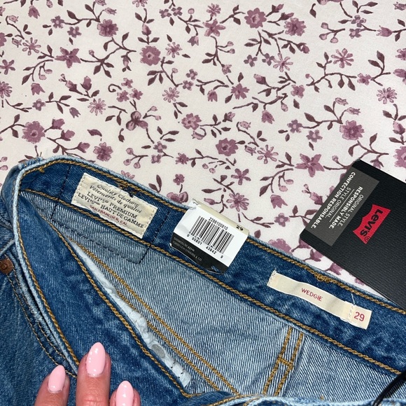 Levi’s Women’s Wedgie Original fit - size 29. - Picture 6 of 8